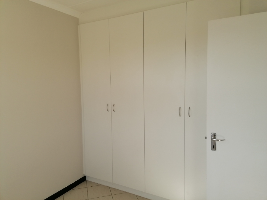 To Let 2 Bedroom Property for Rent in Buh Rein Estate Western Cape